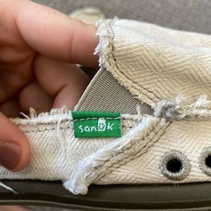 Womens 8 Sanuks